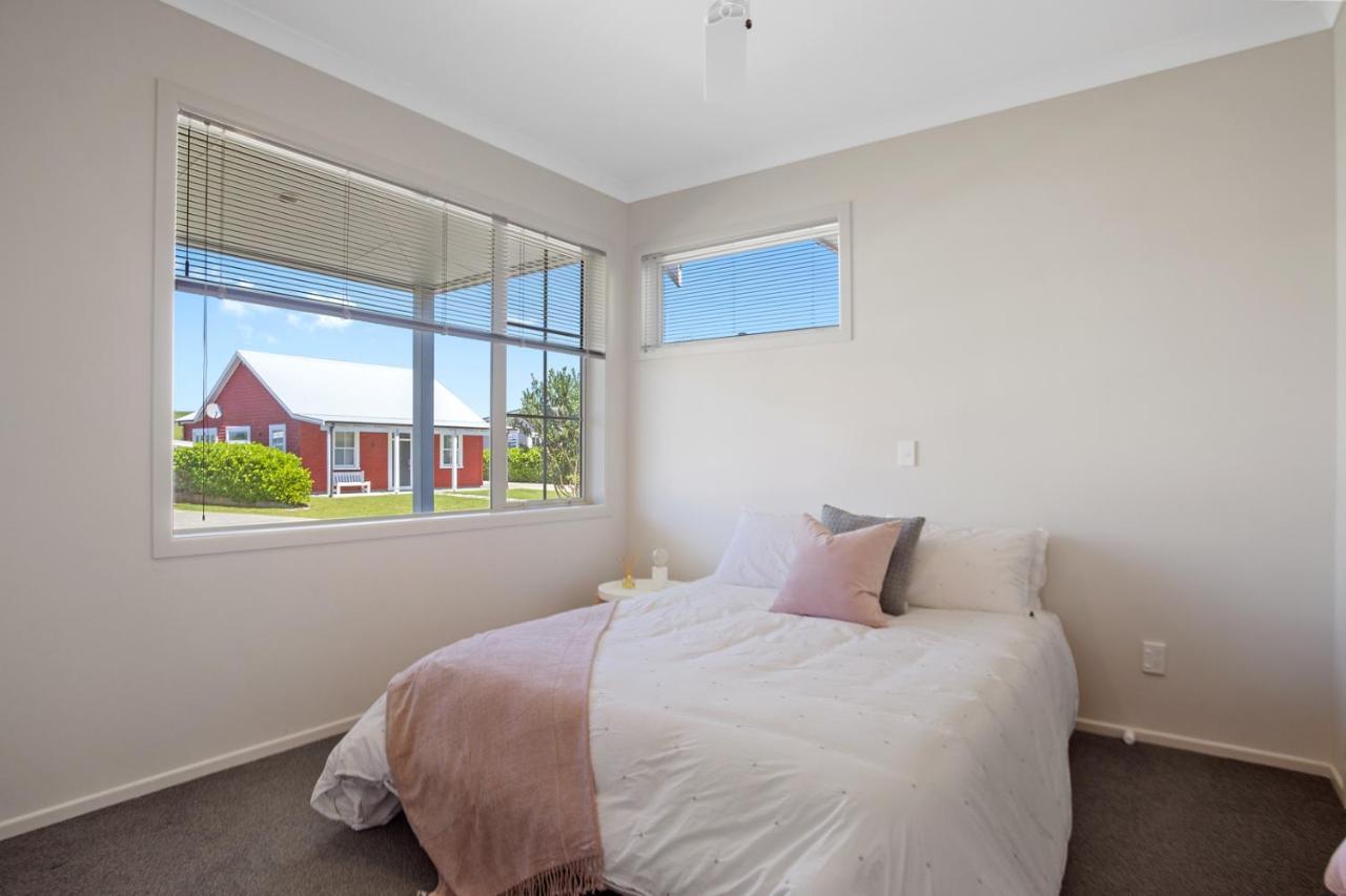 Sky Blue Retreat - Waihi Beach Holiday Home Exterior photo